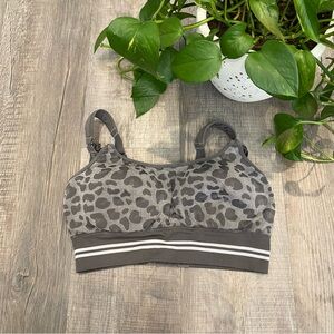 Momcozy 4-in-1 Hands Free Pumping Fixed Padding Nursing Bra Medium